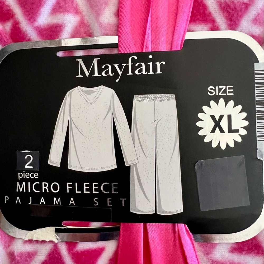MAYFAIR TWO PIECE GEOMETRIC MICRO FLEECE MATCHING PAJAMA SET NWT - Picture 4 of 9